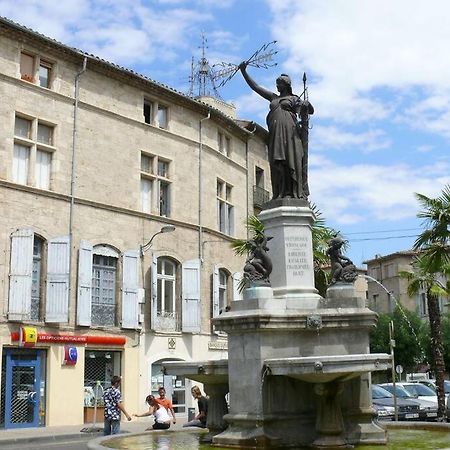 Historical Center Of Pezenas Apartment Exterior photo